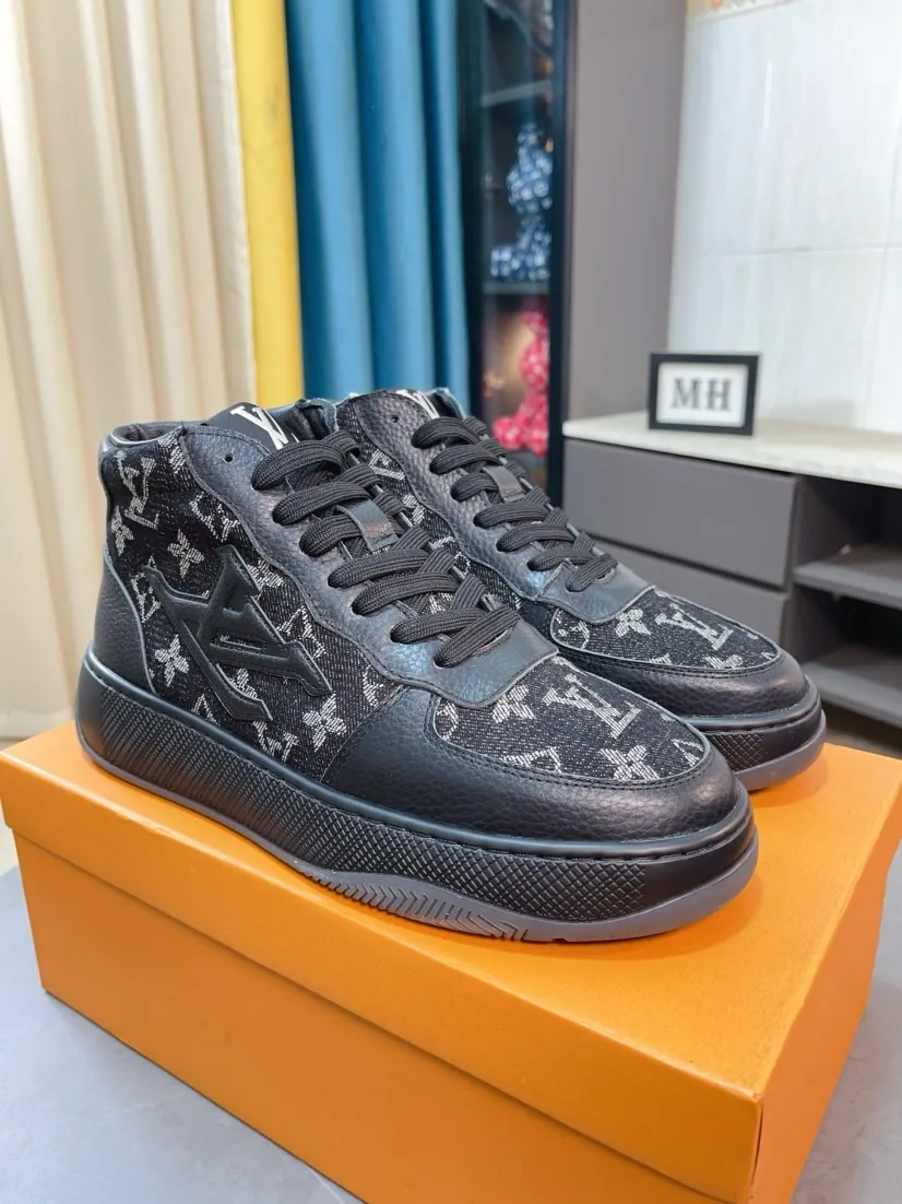 Men's shoes 💰438🌹🌹【LOUIS VUITTON】Same style on Louis Vuitton* official website🚹Men's high-top casual shoes❤️Same style as popular celebrities and big names ~ Best-selling at home and abroad Lv focuses on the checkerboard series...Imported first-layer cowhide with special fabrics➕Full sheep leather lining➕Brand-specific hollow outsole💎Produced by OEM The highest version🔍🔍Number of codes: 38-44,